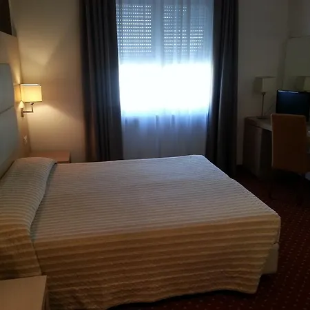 Regina 3*