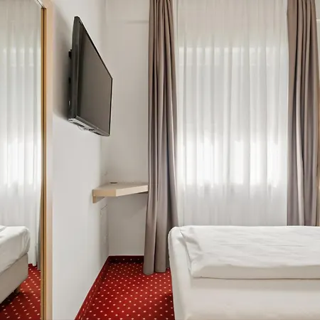 Regina Hotel 3*