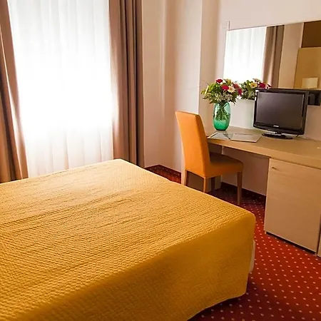 Regina Hotel 3*