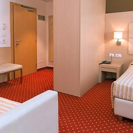 Regina Hotel 3*